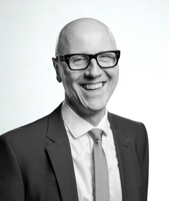 DR. SEBASTIAN SCHWARK